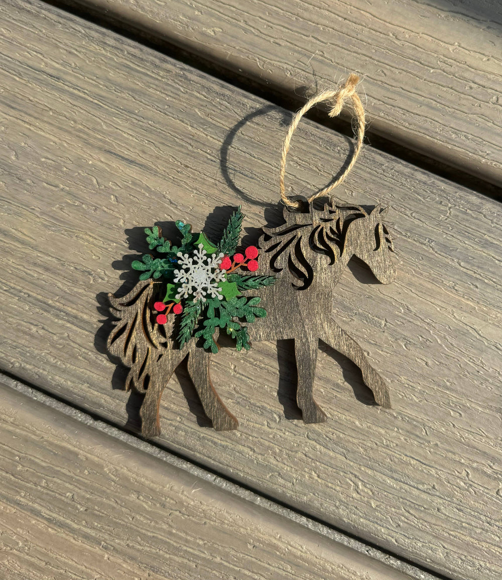 Wooden Horse w/Wreath Christmas Ornament