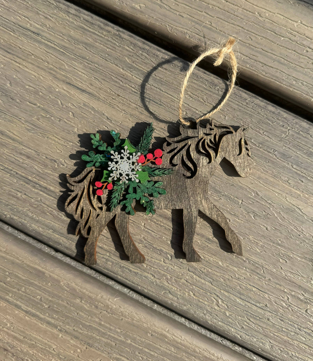 Wooden Horse w/Wreath Christmas Ornament