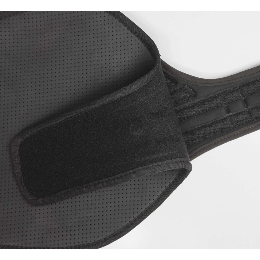 Majyk Equipe Superhorse Monoflap Girth featuring a neoprene-free liner and sleek design for comfort and performance.